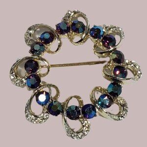Beautiful Vintage Aurora Borealis Wreath Brooch - Stunning!